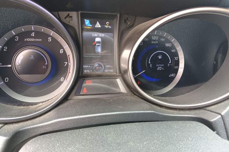 Used CHANGAN CS75 2014 2.0L Manual Luxury Version China IV Standard
