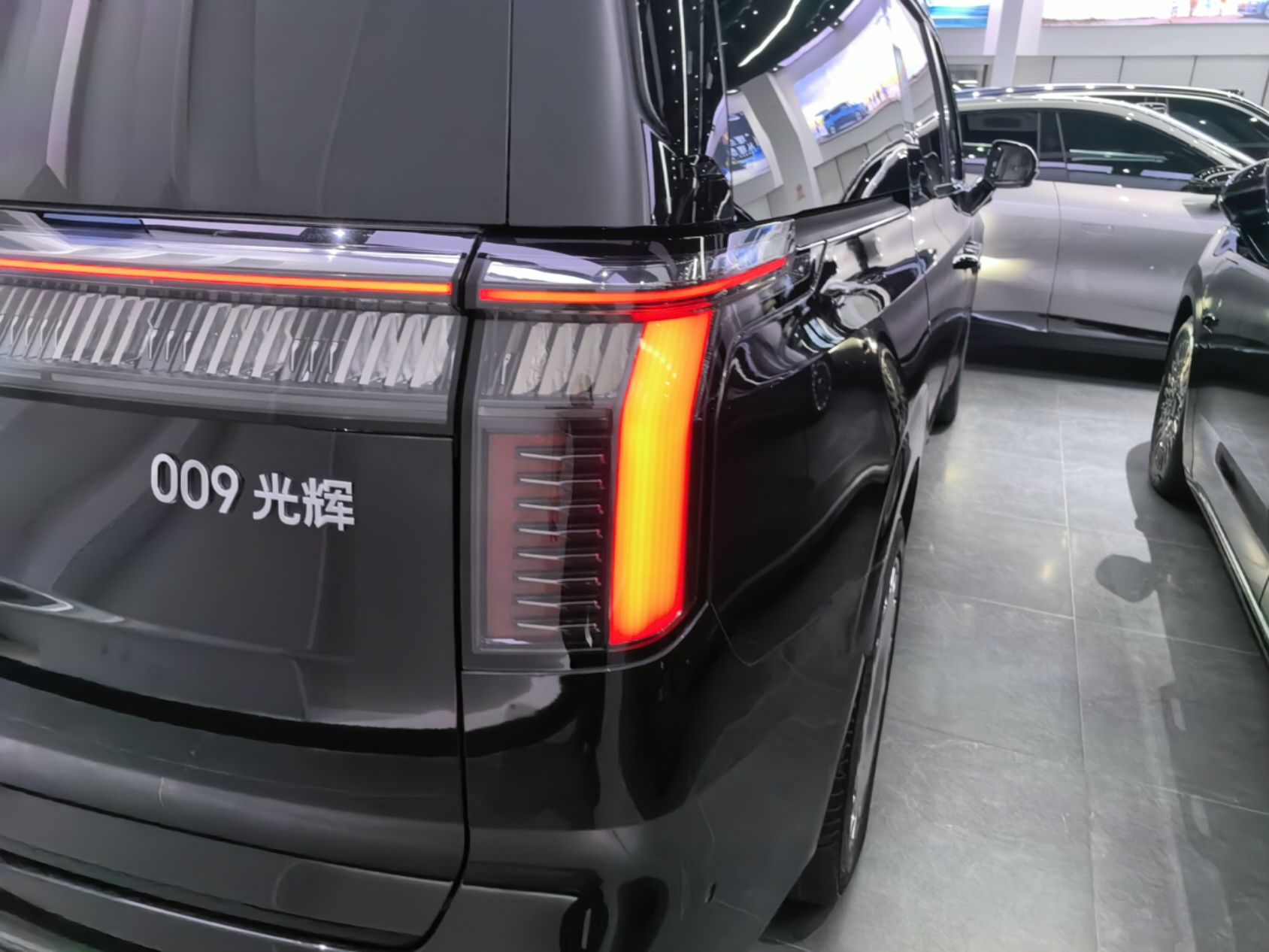Zeekr 009 2024 GAC Trumpchi — снимка 9