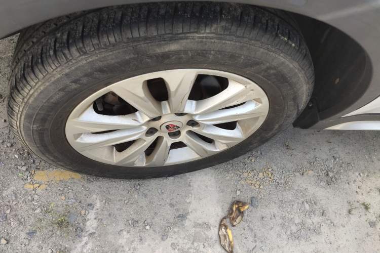 Used Roewe RX5 2018 20T Two-Wheel Drive Automatic Internet Smart Edition Right Rear Wheel Hub