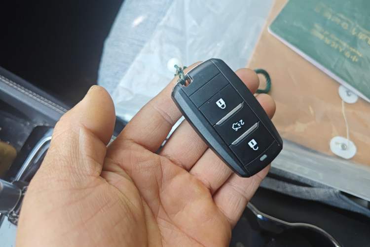 Used CHANGAN OSHAN A800 2017 1.5T Automatic ZhiZun Model
