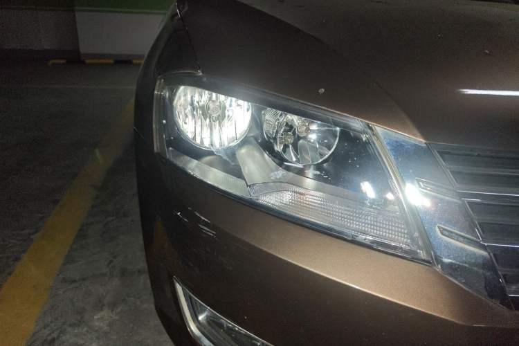 Used Volkswagen Gran Lavida 2013 1.6L Automatic Comfort Model Right Front Headlight