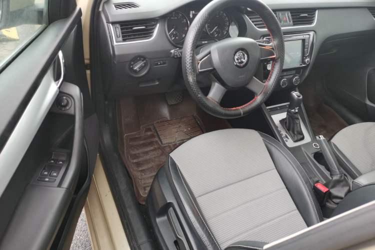 Used Skoda Octavia 2016 1.6L Automatic Chuanxing Edition Driver Seat