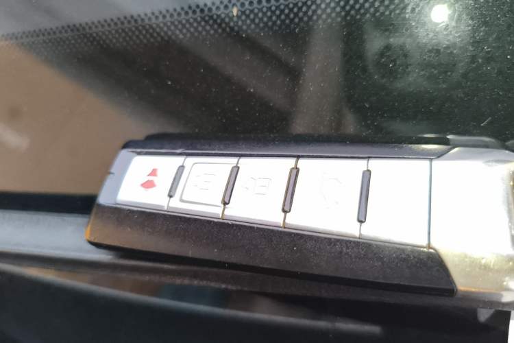 Used Wey Mocha 2021 2.0T Two-Wheel-Drive Ultra-Strong Version Vehicle Key