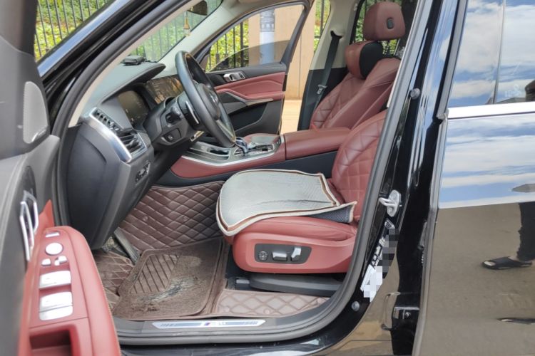 Used BMW X5 2022 Restyled xDrive 30Li Luxury Version M Sport Package Left Front Seat