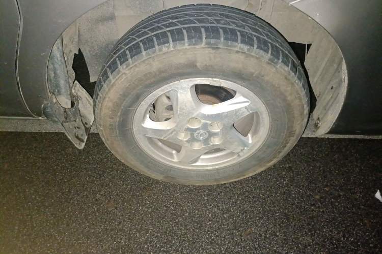 Used FORTHING Lingzhi 2013 M5 Q3 2.0L 7-seat Long-Wheelbase Comfort Model
