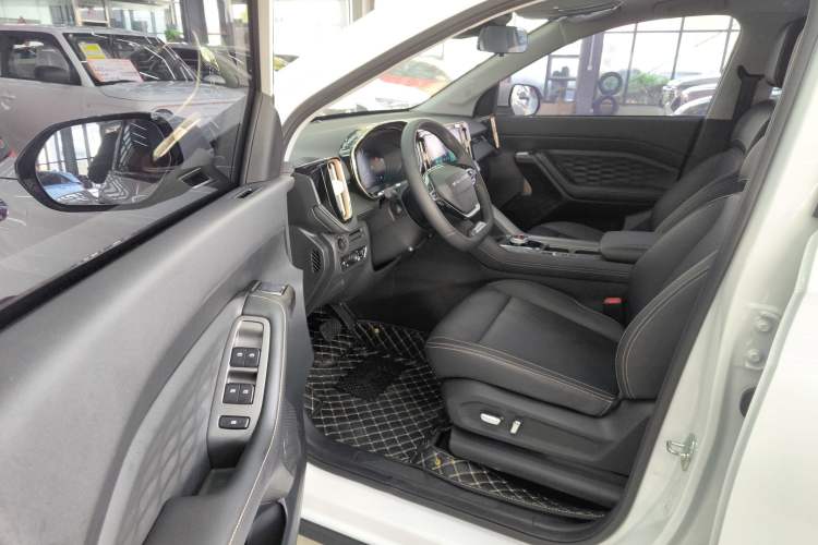 Used Wuling Xingyun 2023 2.0L DHT Flagship Edition
