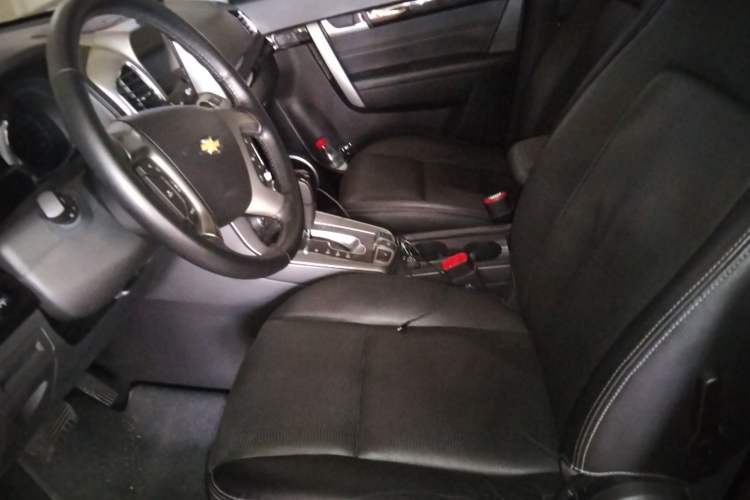 Used Chevrolet Captiva 2015 2.4L 4x4 Flagship Edition 7-Seater
