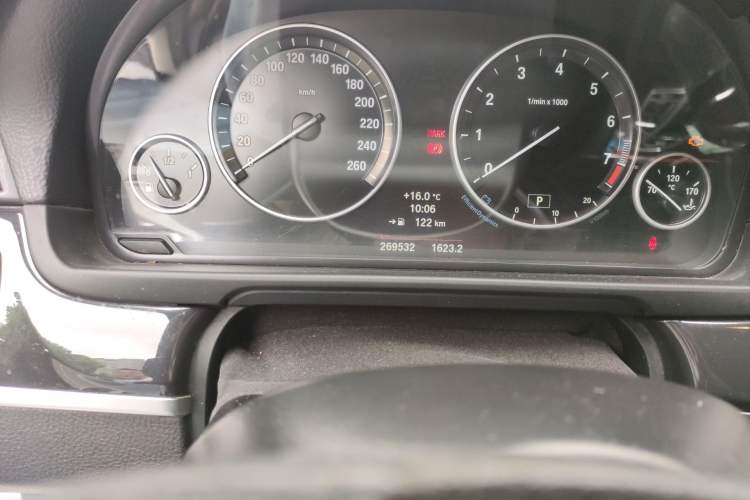 Used BMW 5 Series 2013 520Li Elegant Edition Odometer Close Up