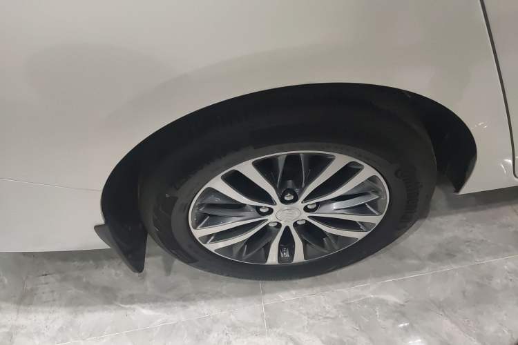 Used Buick GL8 2021 ES Landtrek 653T Comfort Edition Right Rear Wheel Hub