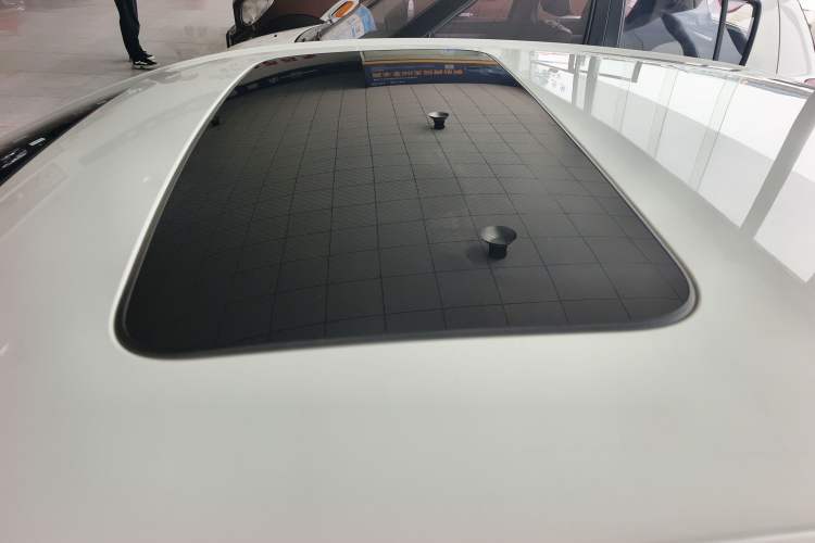 Used Chevrolet Monza 2022 Light Hybrid Redline 320T Dual-Clutch Thrilling Edition Roof