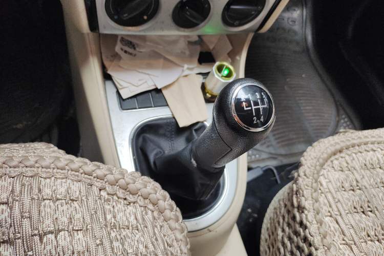 Used Volkswagen Lavida 2011 1.6L Manual - Premium Edition Gear Lever