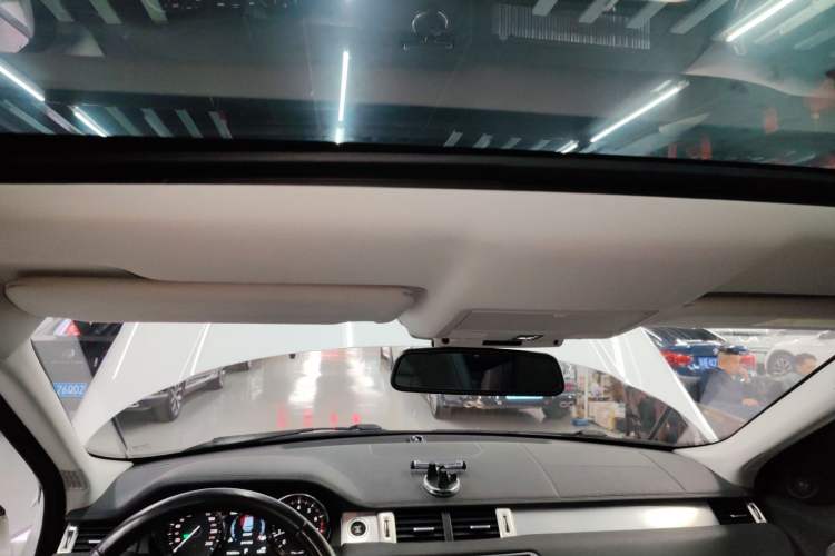 Used Land Rover Range Evoque 2018 240 PS SE Smart Brilliance Edition Headliner