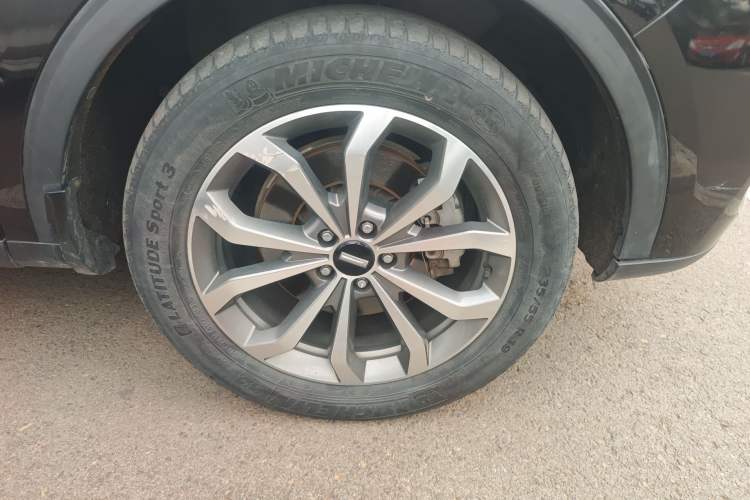 Used Wey VV6 2019 2.0T Two-Wheel-Drive Ultra-Luxury Version China VI Standard Right Front Wheel Hub