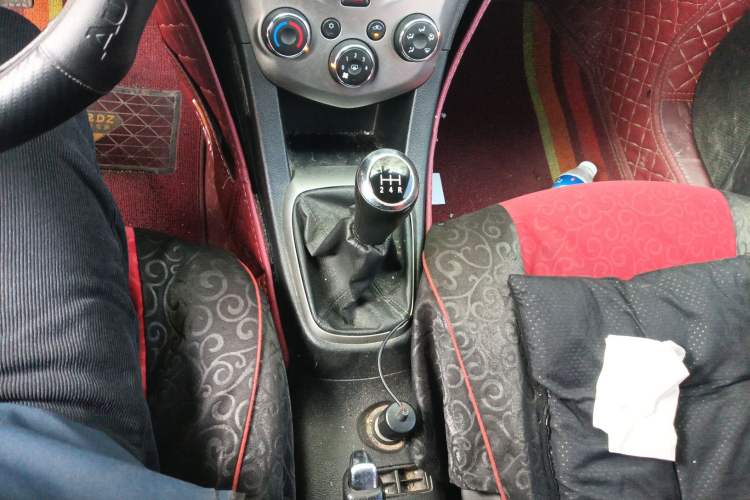 Used Chevrolet Aveo Sonic 2014 Sedan 1.4 SL MT Comfort Edition
