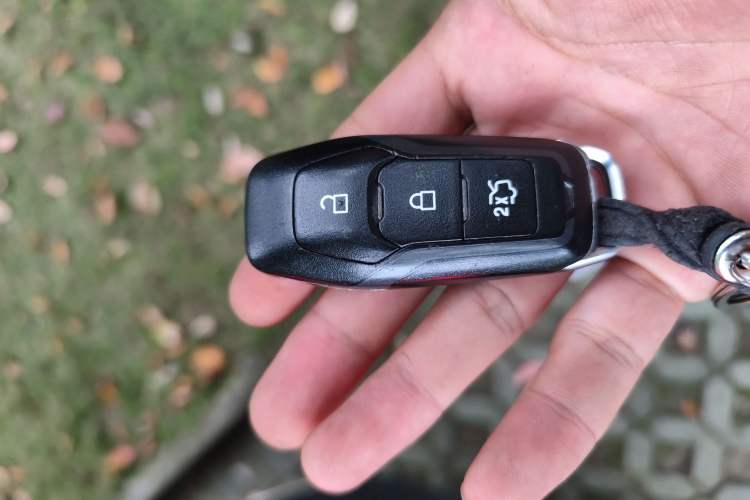 Used Ford Edge 2016 EcoBoost 245 Four-Wheel Drive Titanium 7-Seater Vehicle Key