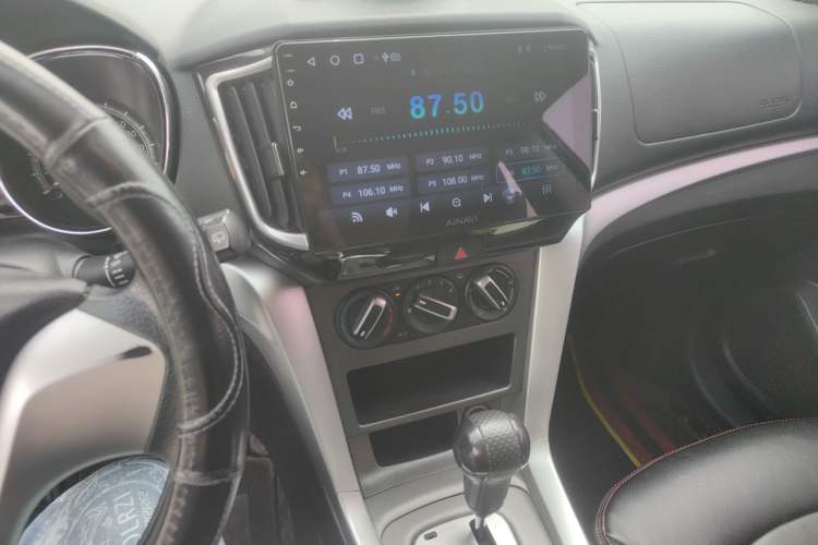 Used Venucia T70 2015 2.0L CVT Smart Choice Edition Audio And AC Panel