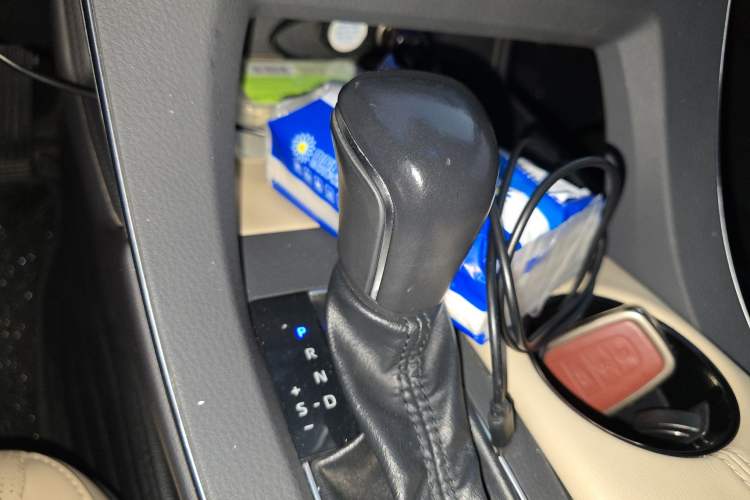 Used Toyota Avalon 2019 Dual-Engine 2.5L Luxury Edition China VI Standard