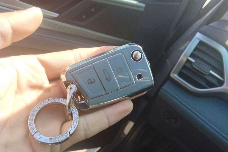 Used Volkswagen Tharu 2023 300TSI Two-Wheel-Drive Full Moon Edition
