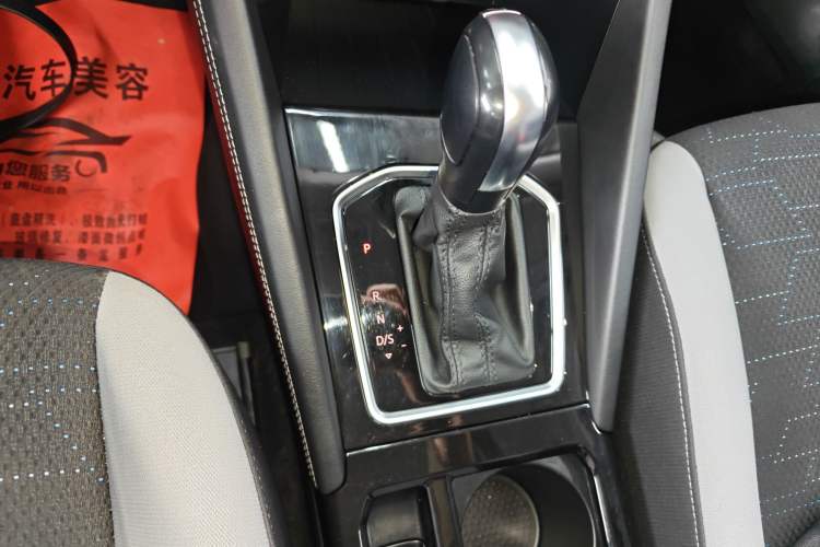 Used Jetta VS5 2023 280TSI Automatic Trend Edition Gear Lever