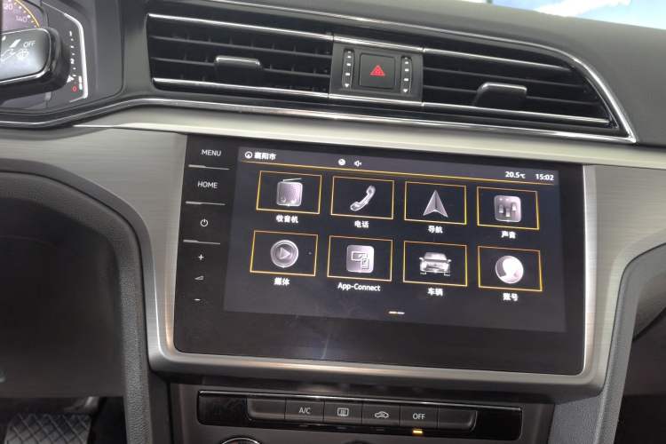 Used Volkswagen Lamando 2021 Facelift 280TSI DSG Comfort Edition (Manual Air Conditioning) Audio And AC Panel