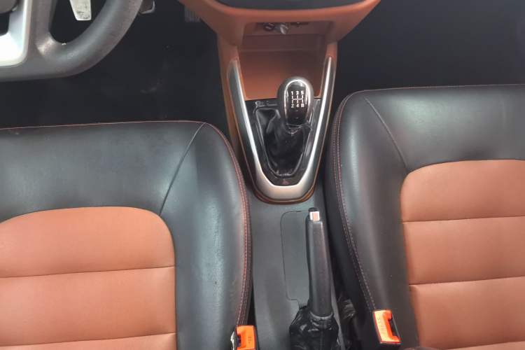 Used Geely Auto Diamond 2016 1.5L Manual Elite Edition Gear Lever