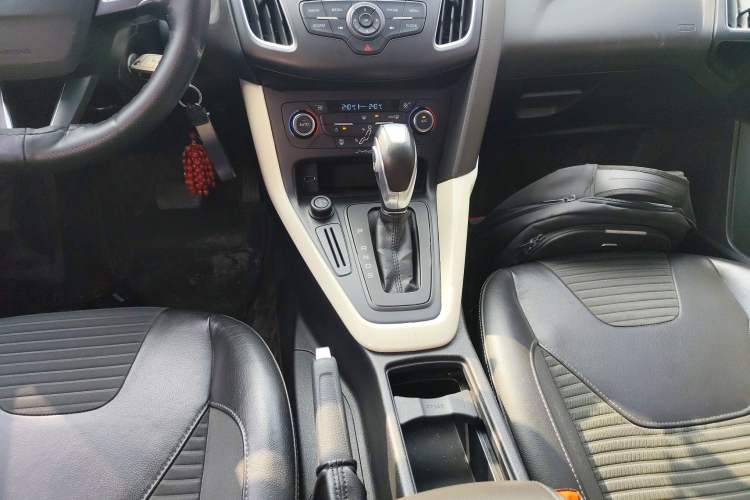 Used Ford Focus 2015 Hatchback 1.6L Automatic Fashion Edition