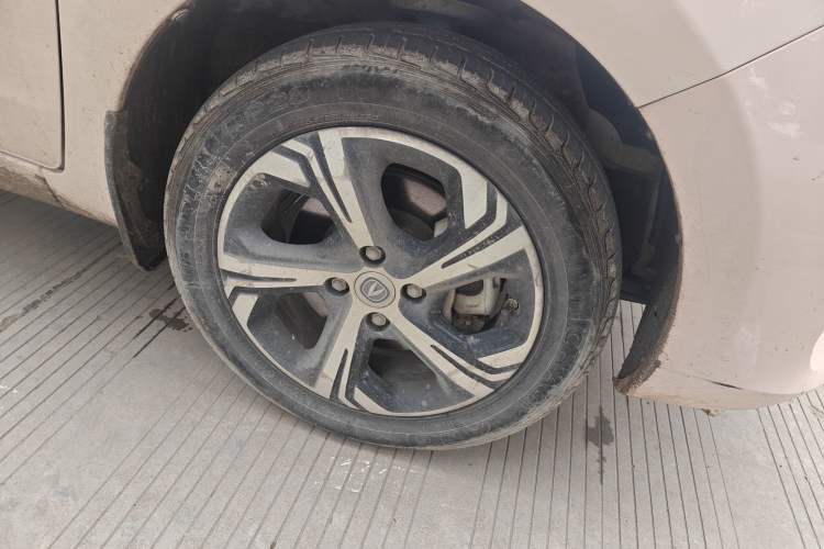 Used CHANGAN OSHAN Benni E-Star 2022 Qingxin Edition Colorful Model Lithium Iron Phosphate Right Front Wheel Hub