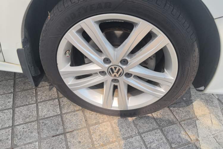 Used Volkswagen Sagitar 2018 280TSI DSG Comfort Model Right Front Wheel Hub