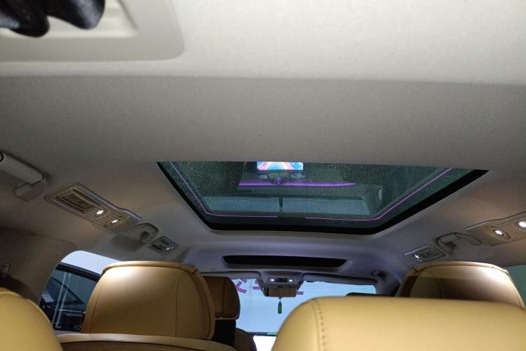 Used Denza D9 2024 DM-i 980 Four-Wheel Drive Prestige Model Headliner