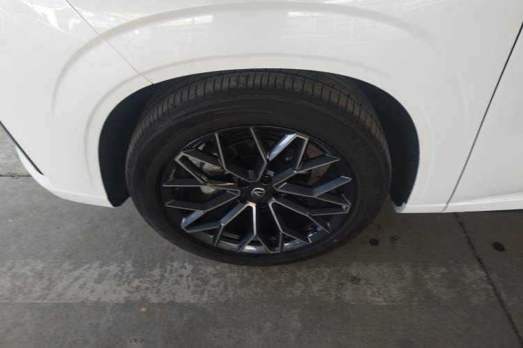 Used CHANGAN UNI-Z 2025 1.5T Premium Edition Left Front Wheel Hub