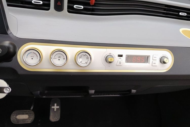 Used Wuling Hongguang MINIEV 2022 Macaron Premium Model – Lithium Iron Phosphate Audio And AC Panel