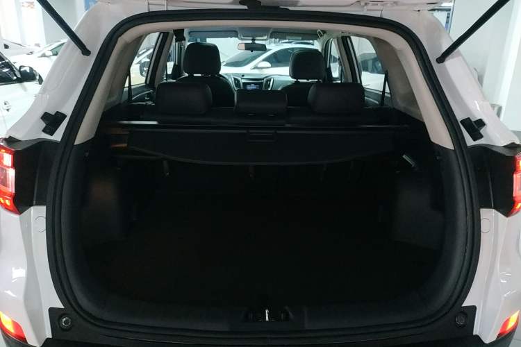 Used CHANGAN CS75 2016 1.8T Automatic Elite Model China V Standard Trunk