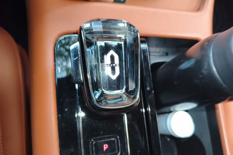 Used Hima AITO M7 2024 1.5T Intelligent Drive Rear-Drive Ultra Version 5 Seats Gear Lever