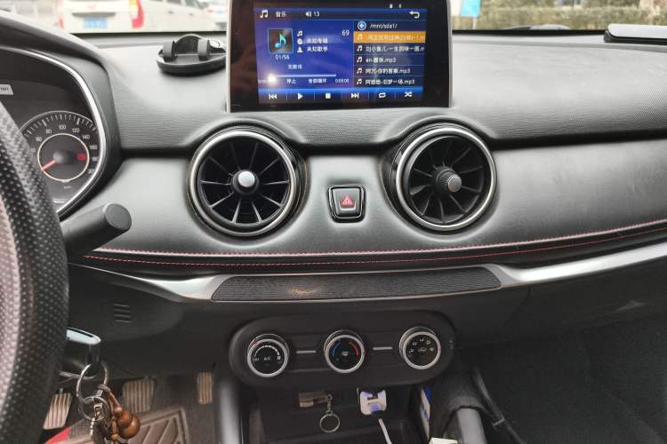 Used Dongfeng Fengon 500 2021 1.5L Manual Enjoyment Model Audio And AC Panel