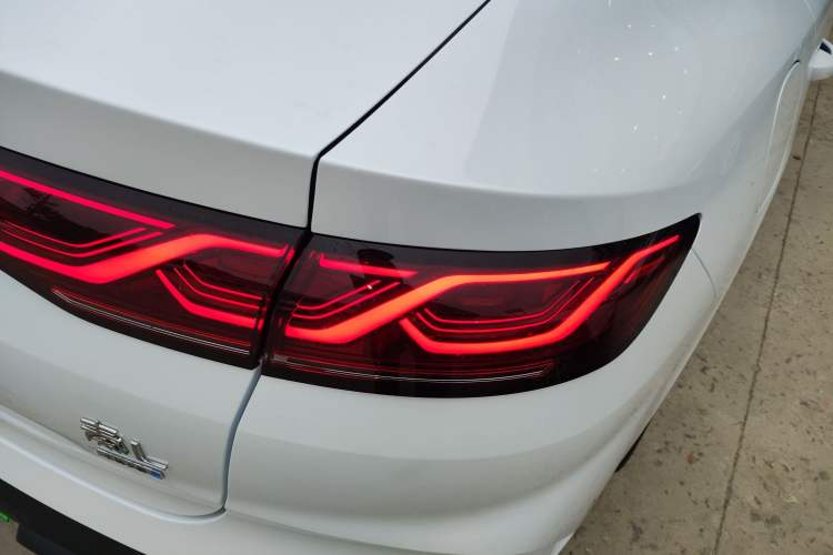 Used BYD Qin L 2025 DM-i Smart Drive 80KM Superior Model Right Rear Taillight
