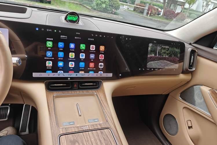 Used Hima AITO M8 2025 Extended-Range Max+ Version 53.4 kWh 5-Seater Edition Audio And AC Panel