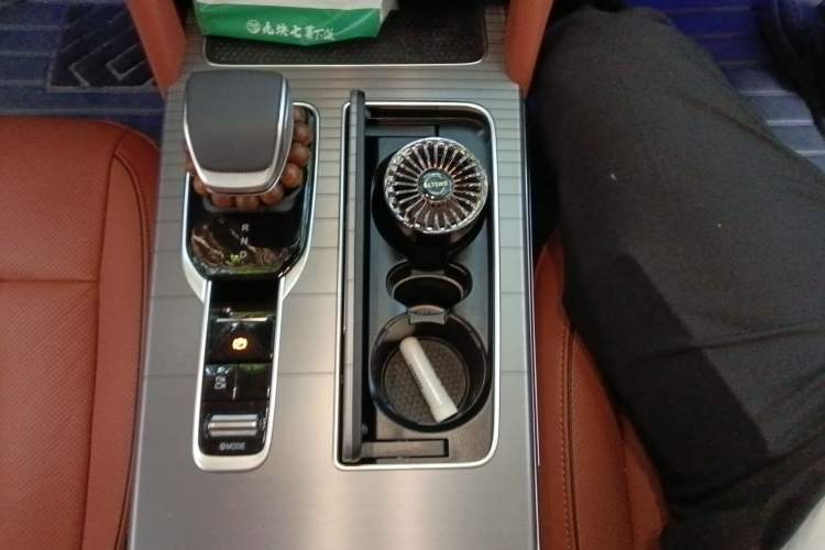 Used Hongqi HS7 PHEV 2024 2.0T PHEV Four-Wheel Drive Flagship Edition 6 Seats