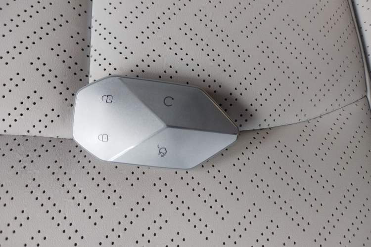 Used Formula Leopard Titanium 3 2025 501 km All-Wheel Drive Intelligent Driving Max Edition
