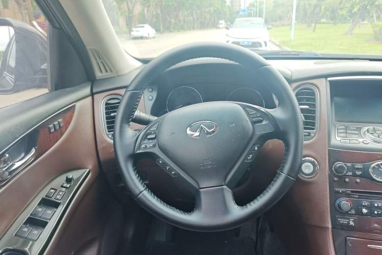 Used Infiniti EX 2011 EX25 Elegant Edition Steering Wheel