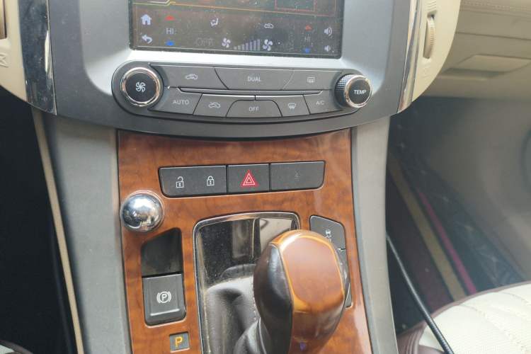 Used Buick LaCrosse 2011 2.4L SIDI Luxury Edition Audio And AC Panel