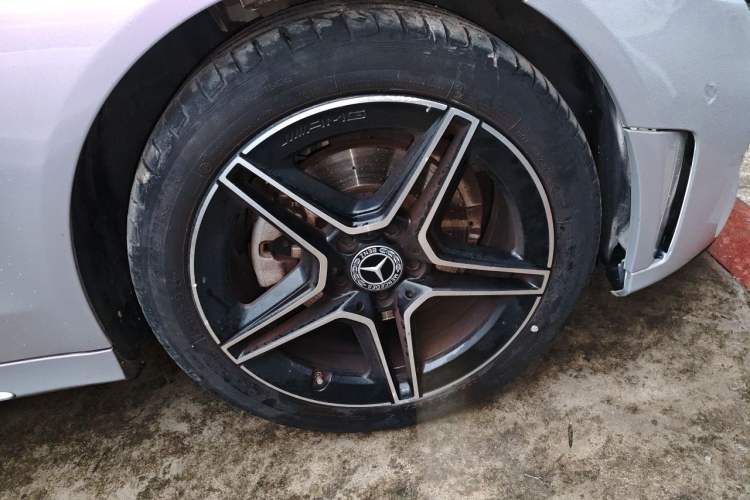 Used Mercedes-Benz C-Class 2021 C 260 L Sport Edition Star Collection Right Front Wheel Hub