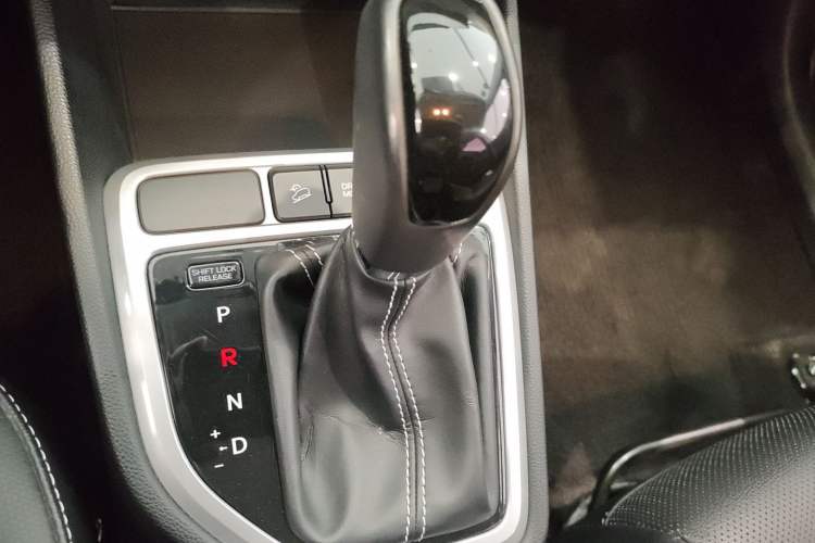 Used Hyundai ix25 2017 1.6L Automatic Smart Version Gear Lever