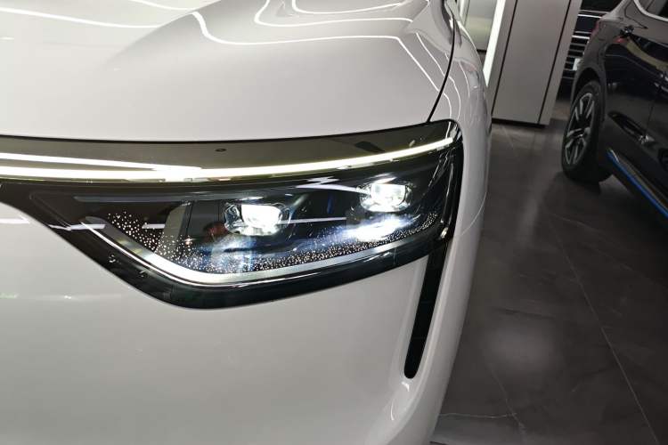 Used Hima AITO M8 2025 Extended-Range Max+ Version 53.4 kWh 5-Seater Edition
