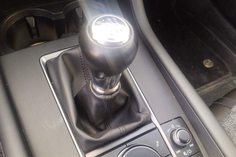 Used Mazda 3 Axela 2020 1.5L Manual ZhiMei Edition Gear Lever