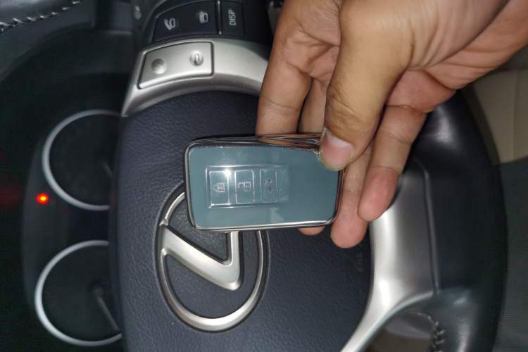 Used Lexus ES 2013 300h Elite Edition
