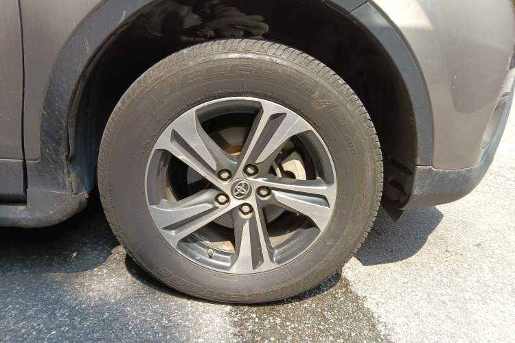 Used Toyota RAV4 2015 2.0L CVT Two-Wheel Drive Fashion Edition