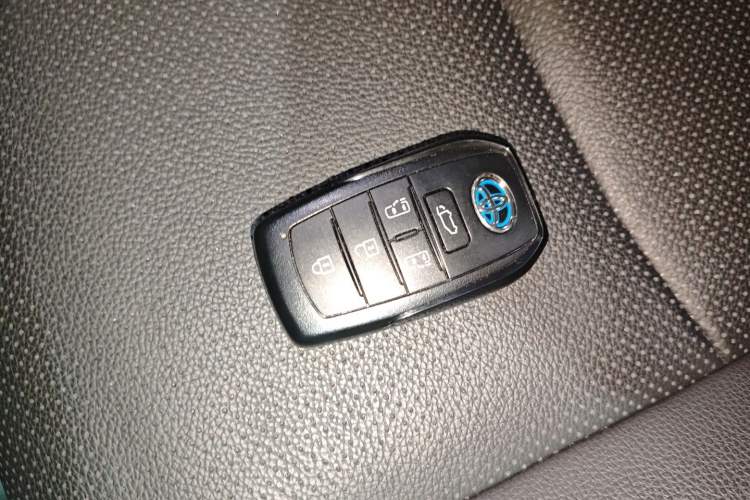 Used Toyota Sienna 2023 2.5L Hybrid Deluxe Edition