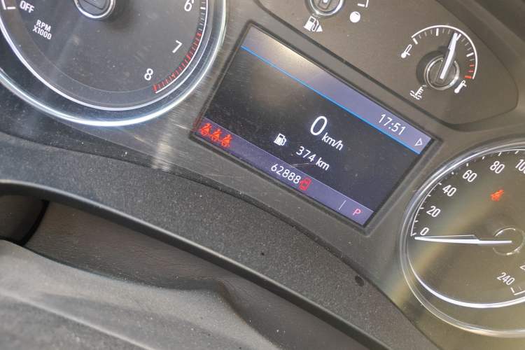 Used Buick LaCrosse 2021 552T Luxury Version Odometer Close Up