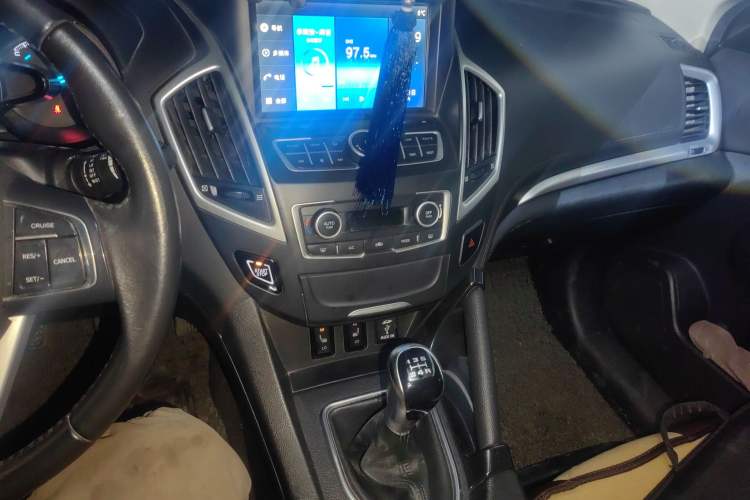 Used Dongfeng Aeolus AX7 2015 2.0L Manual Parade Edition