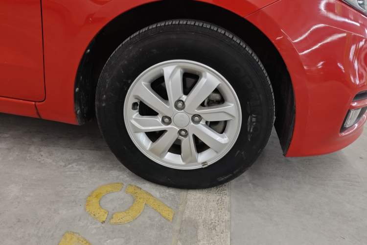 Used Kia K2 2015 Sedan 1.4L Automatic GLS Right Front Wheel Hub